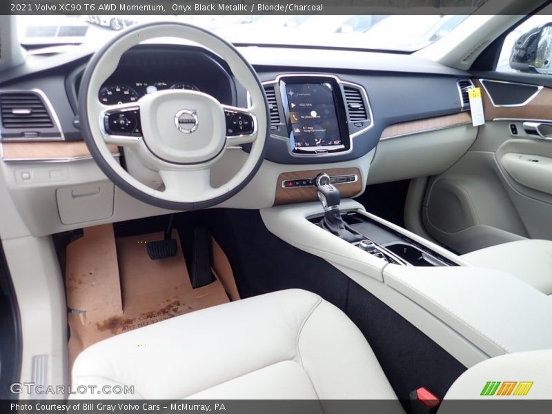 Onyx Black Metallic / Blonde/Charcoal 2021 Volvo XC90 T6 AWD Momentum