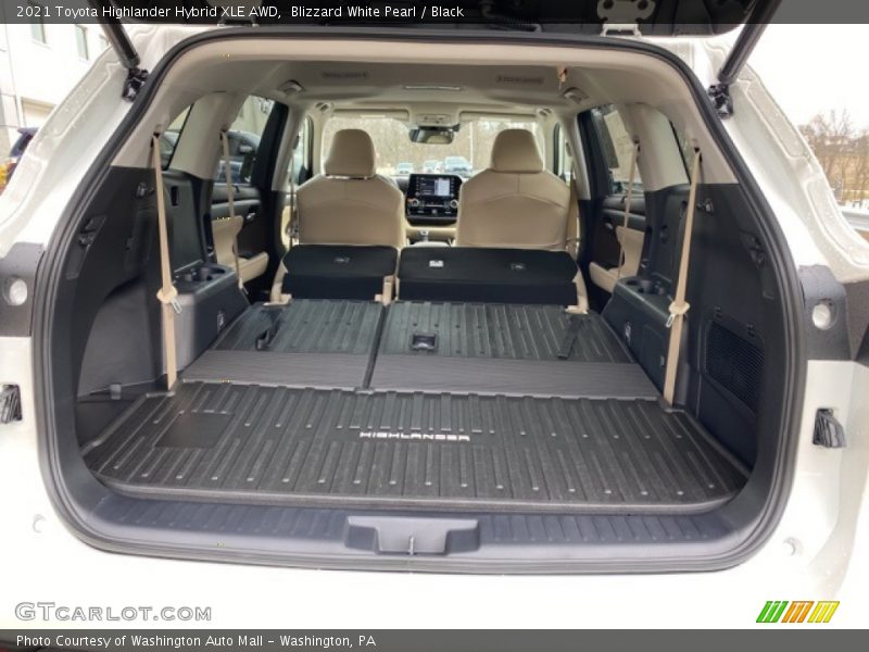 Blizzard White Pearl / Black 2021 Toyota Highlander Hybrid XLE AWD