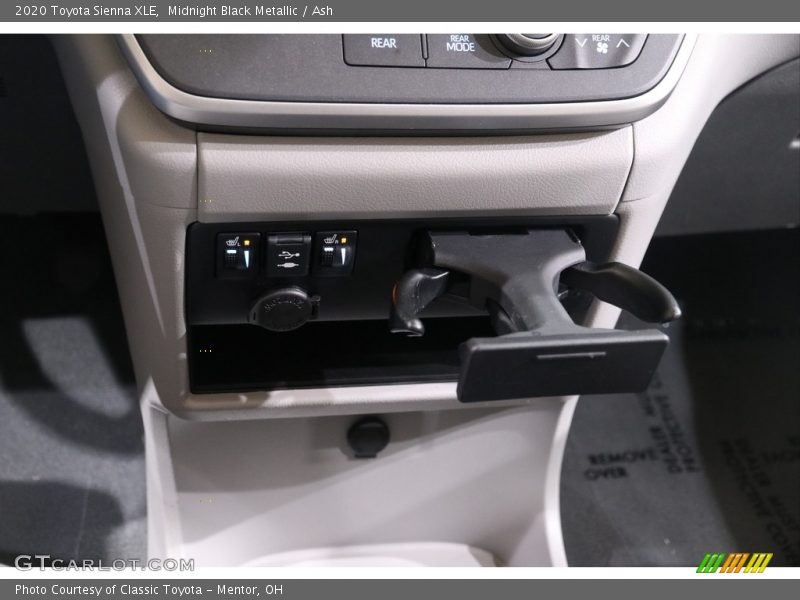 Midnight Black Metallic / Ash 2020 Toyota Sienna XLE