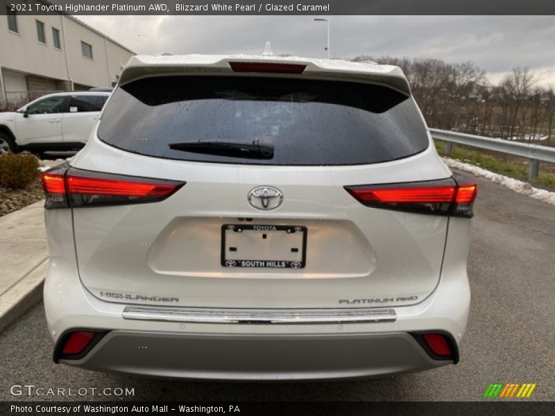 Blizzard White Pearl / Glazed Caramel 2021 Toyota Highlander Platinum AWD
