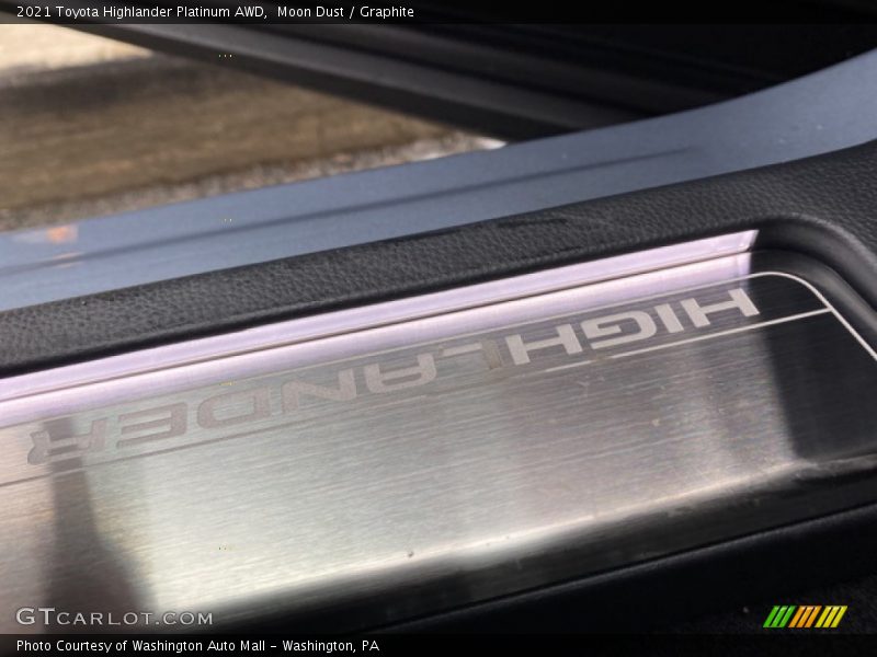 Moon Dust / Graphite 2021 Toyota Highlander Platinum AWD