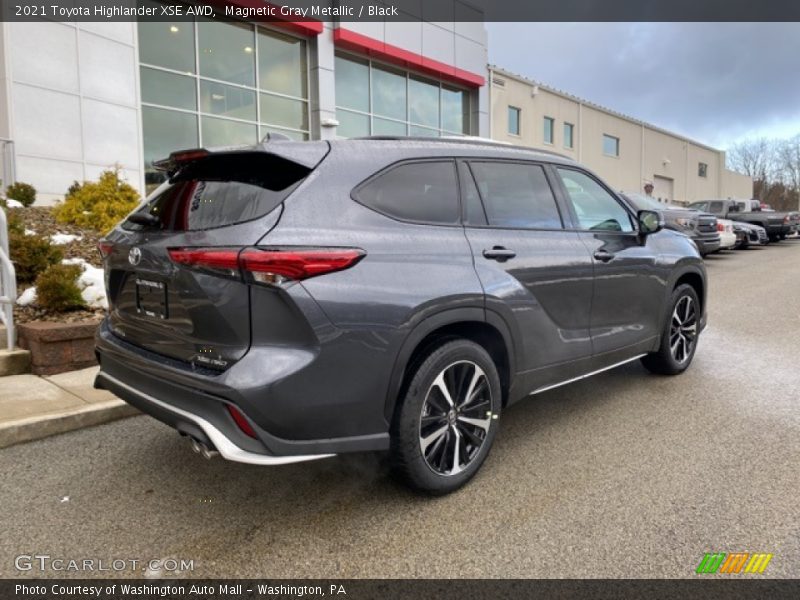 Magnetic Gray Metallic / Black 2021 Toyota Highlander XSE AWD