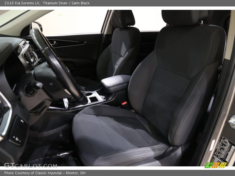 Titanium Silver / Satin Black 2016 Kia Sorento LX