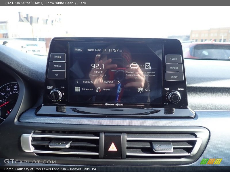Snow White Pearl / Black 2021 Kia Seltos S AWD