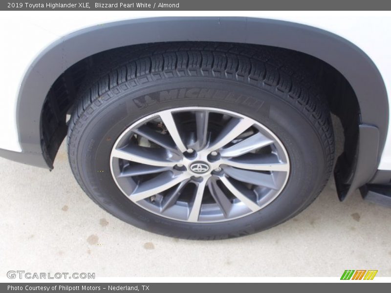 Blizzard Pearl White / Almond 2019 Toyota Highlander XLE