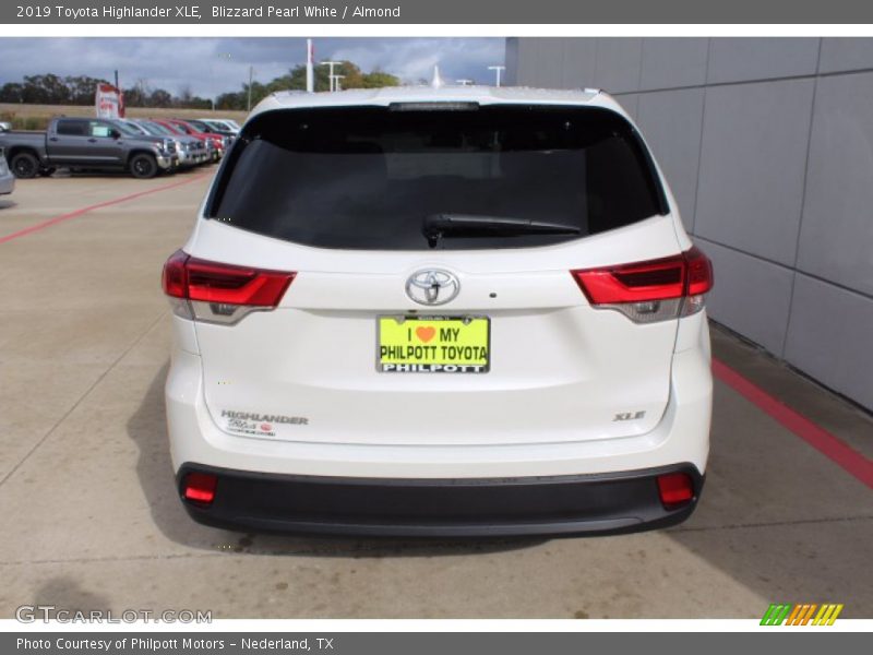 Blizzard Pearl White / Almond 2019 Toyota Highlander XLE