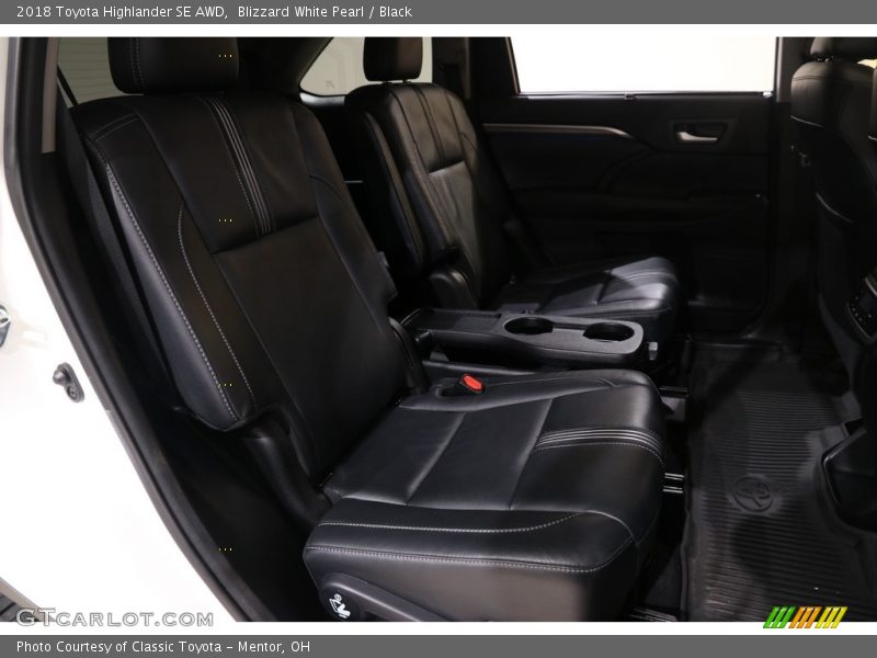 Blizzard White Pearl / Black 2018 Toyota Highlander SE AWD