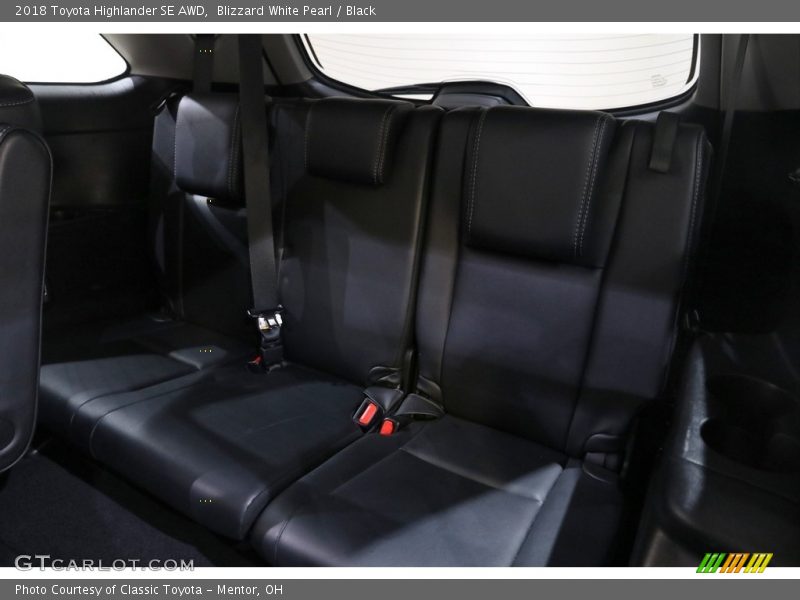 Blizzard White Pearl / Black 2018 Toyota Highlander SE AWD
