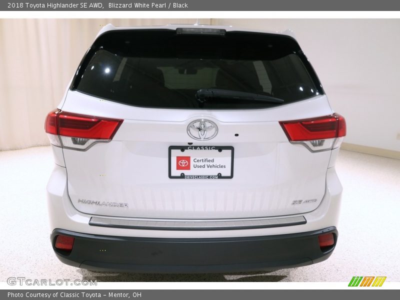 Blizzard White Pearl / Black 2018 Toyota Highlander SE AWD
