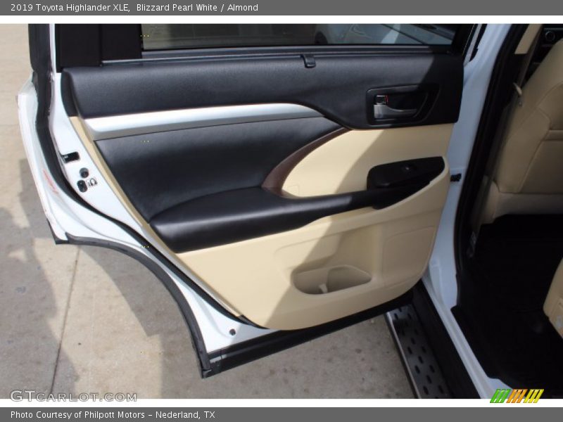 Blizzard Pearl White / Almond 2019 Toyota Highlander XLE