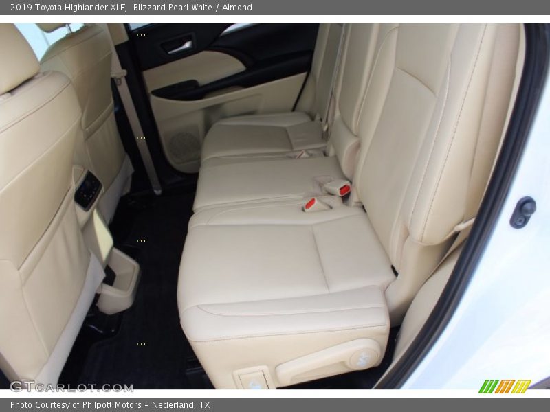 Blizzard Pearl White / Almond 2019 Toyota Highlander XLE