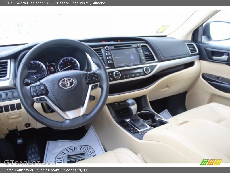 Blizzard Pearl White / Almond 2019 Toyota Highlander XLE