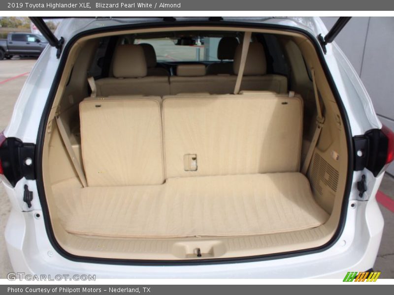 Blizzard Pearl White / Almond 2019 Toyota Highlander XLE