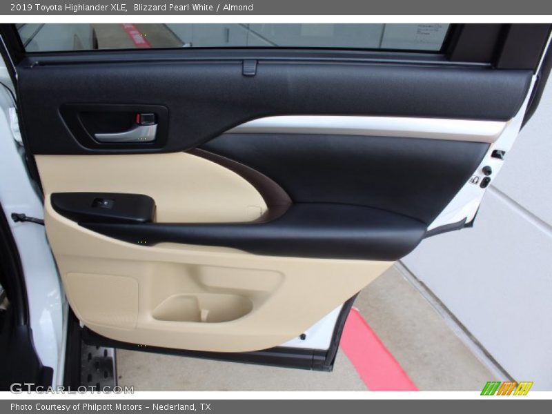 Blizzard Pearl White / Almond 2019 Toyota Highlander XLE