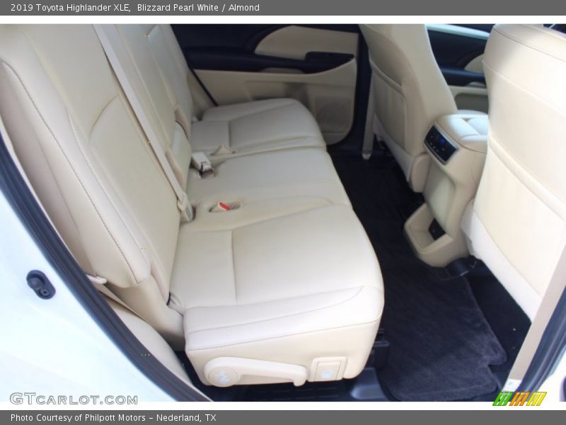 Blizzard Pearl White / Almond 2019 Toyota Highlander XLE
