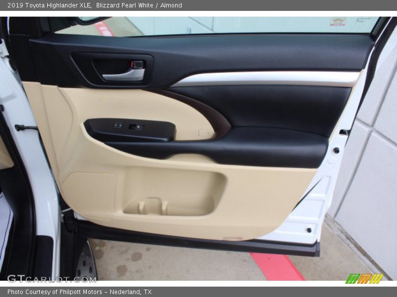 Blizzard Pearl White / Almond 2019 Toyota Highlander XLE