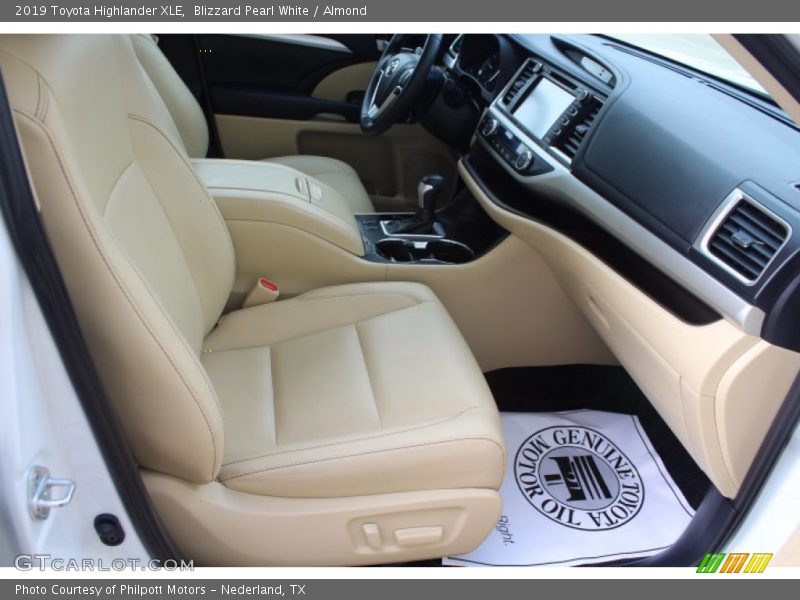 Blizzard Pearl White / Almond 2019 Toyota Highlander XLE