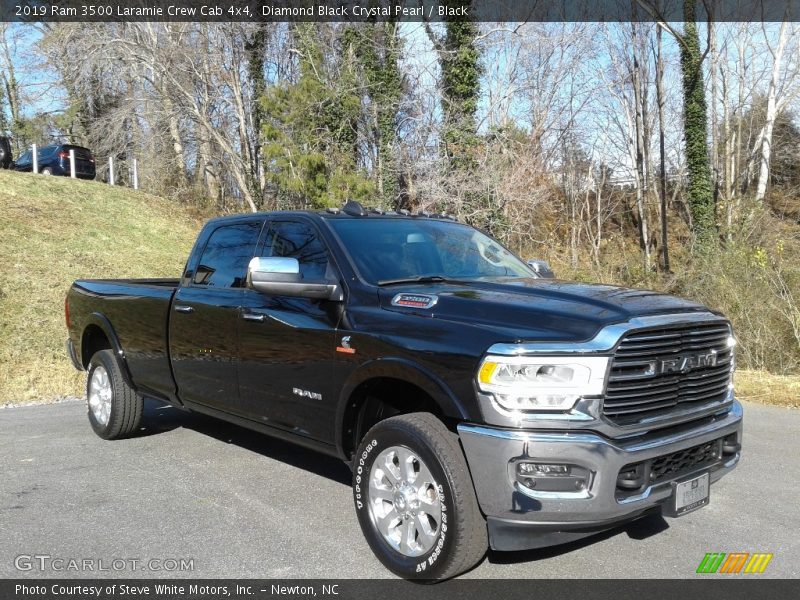 Front 3/4 View of 2019 3500 Laramie Crew Cab 4x4