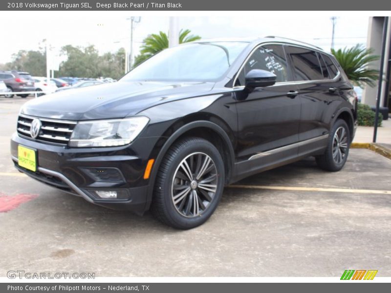 Deep Black Pearl / Titan Black 2018 Volkswagen Tiguan SEL