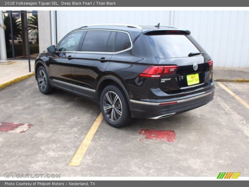 Deep Black Pearl / Titan Black 2018 Volkswagen Tiguan SEL