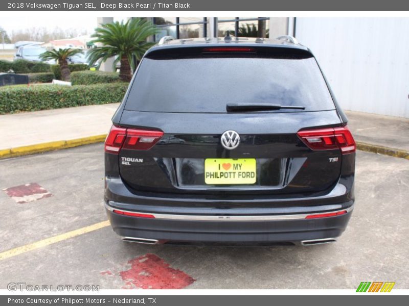 Deep Black Pearl / Titan Black 2018 Volkswagen Tiguan SEL