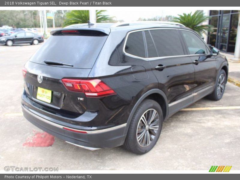 Deep Black Pearl / Titan Black 2018 Volkswagen Tiguan SEL