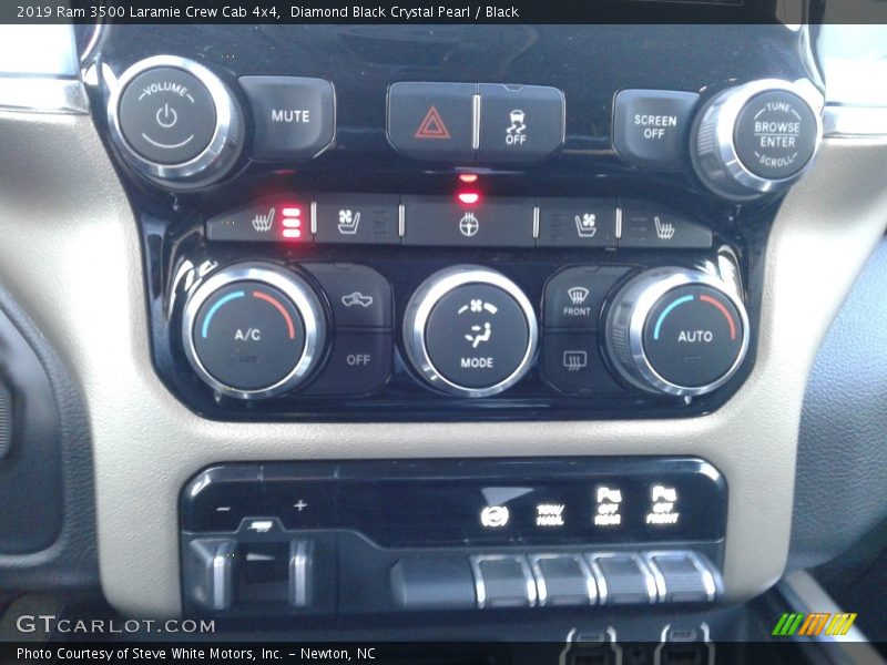 Controls of 2019 3500 Laramie Crew Cab 4x4