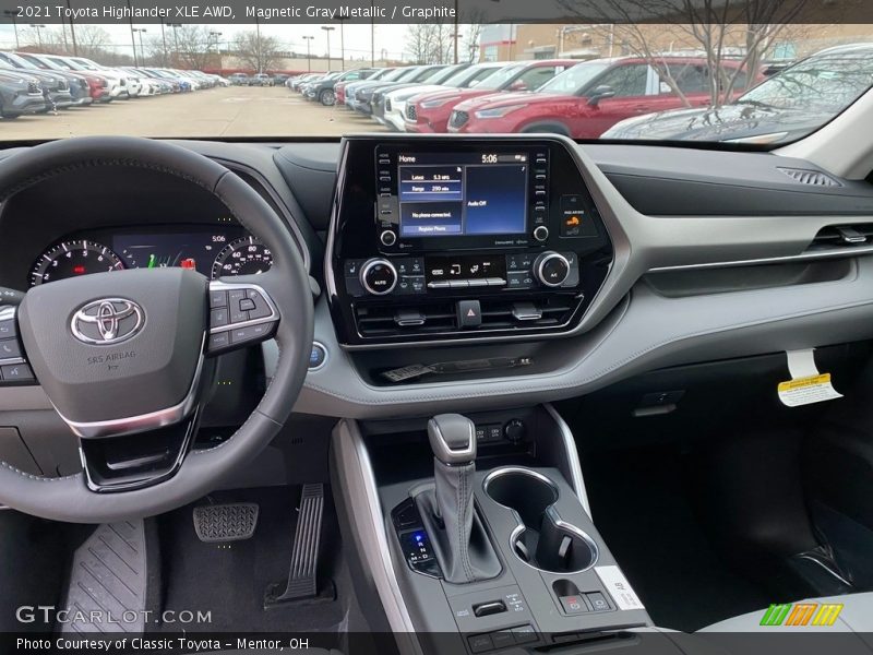 Magnetic Gray Metallic / Graphite 2021 Toyota Highlander XLE AWD