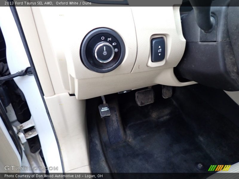 Oxford White / Dune 2013 Ford Taurus SEL AWD