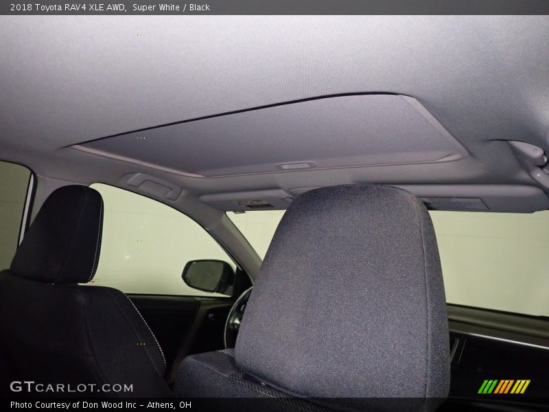 Super White / Black 2018 Toyota RAV4 XLE AWD