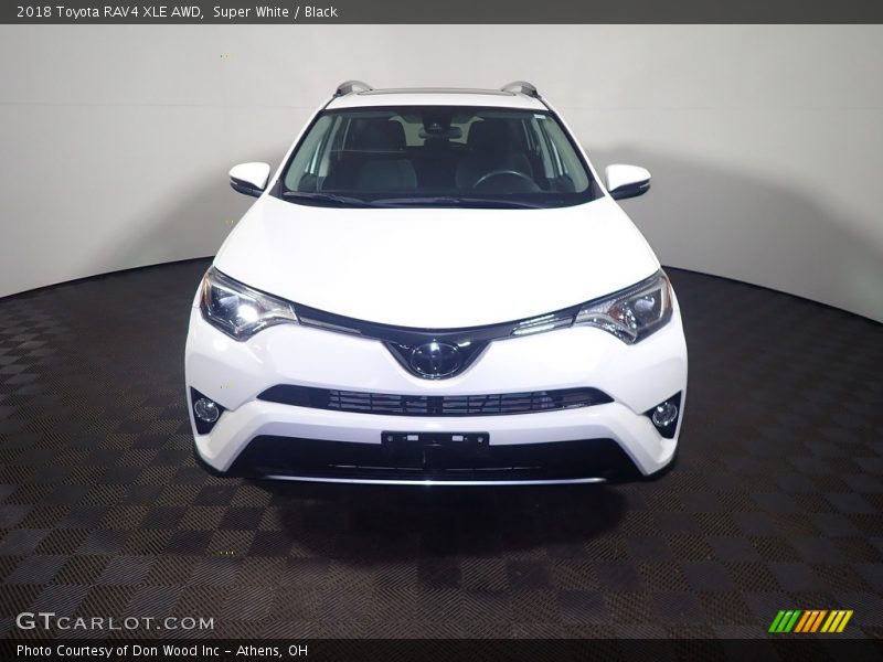 Super White / Black 2018 Toyota RAV4 XLE AWD