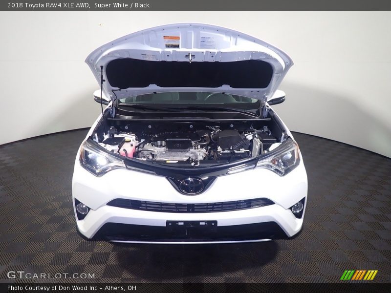 Super White / Black 2018 Toyota RAV4 XLE AWD