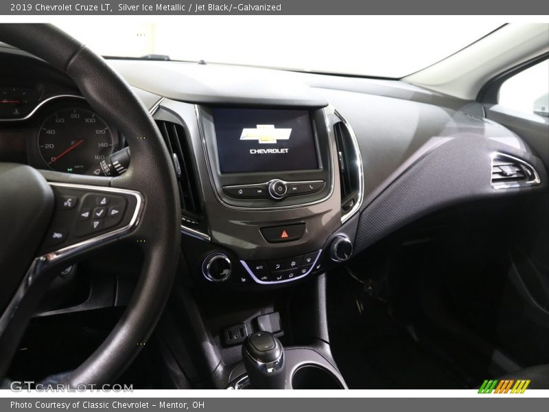 Silver Ice Metallic / Jet Black/­Galvanized 2019 Chevrolet Cruze LT