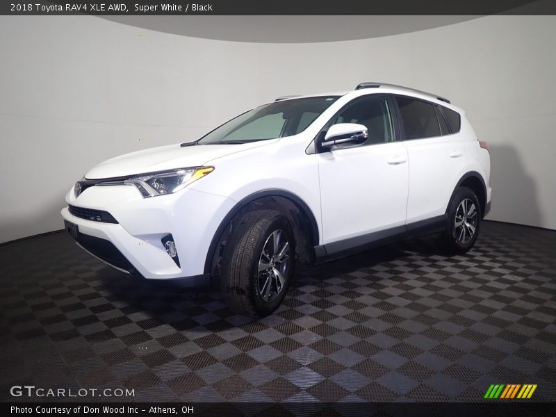 Super White / Black 2018 Toyota RAV4 XLE AWD