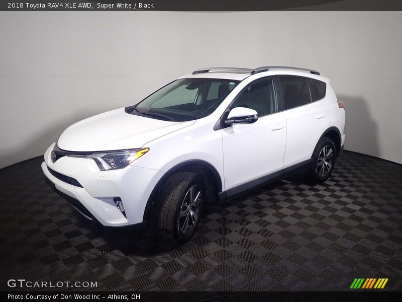 Super White / Black 2018 Toyota RAV4 XLE AWD