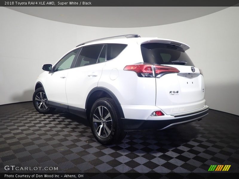 Super White / Black 2018 Toyota RAV4 XLE AWD