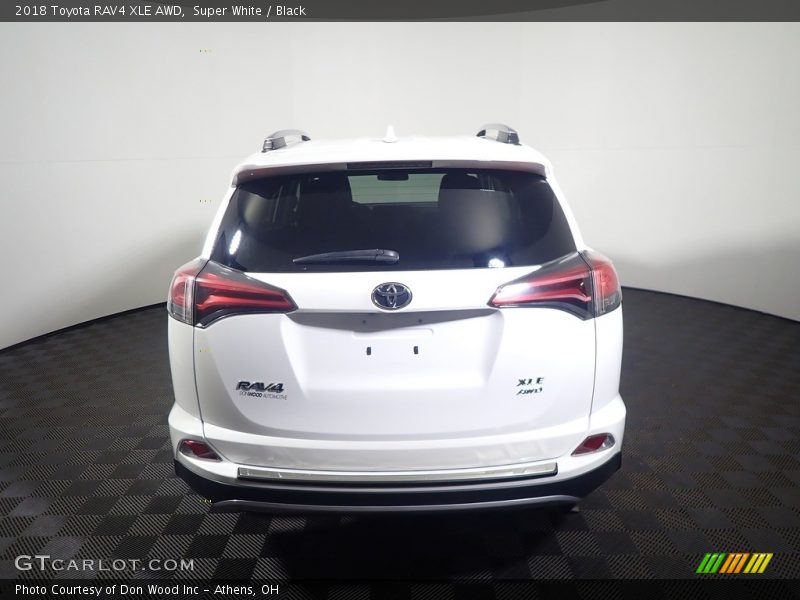 Super White / Black 2018 Toyota RAV4 XLE AWD