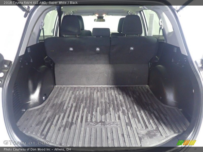Super White / Black 2018 Toyota RAV4 XLE AWD