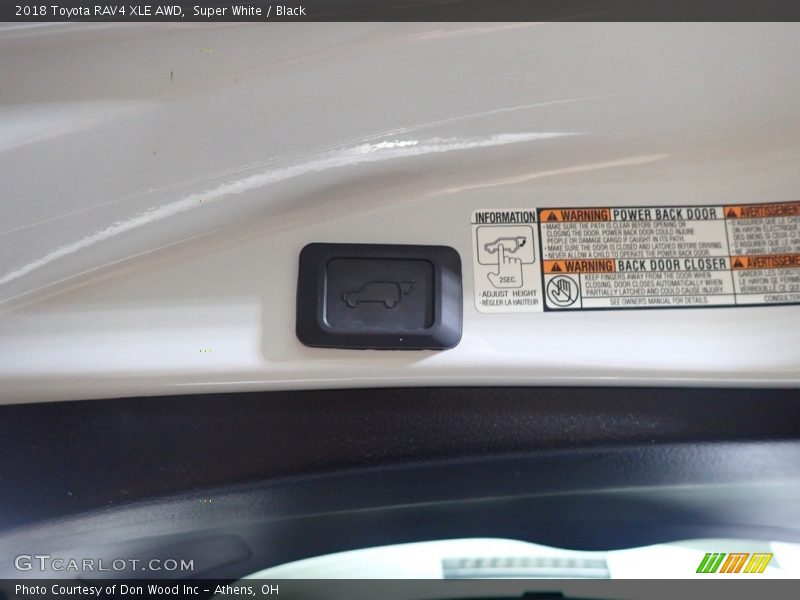Super White / Black 2018 Toyota RAV4 XLE AWD