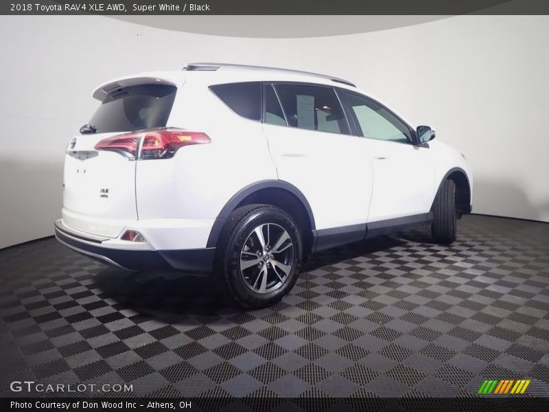 Super White / Black 2018 Toyota RAV4 XLE AWD