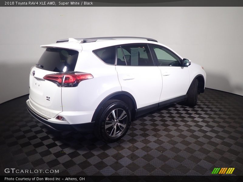 Super White / Black 2018 Toyota RAV4 XLE AWD