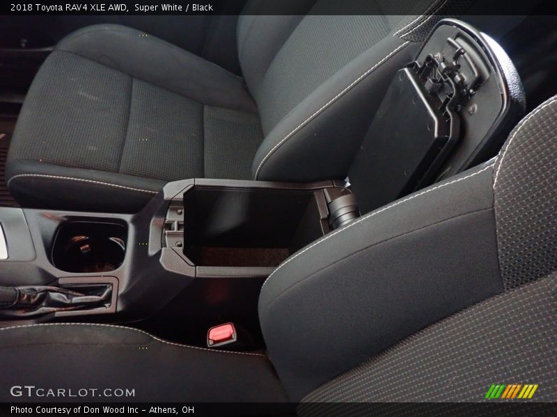 Super White / Black 2018 Toyota RAV4 XLE AWD