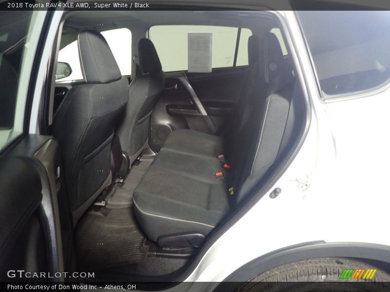 Super White / Black 2018 Toyota RAV4 XLE AWD