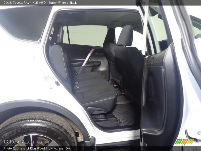 Super White / Black 2018 Toyota RAV4 XLE AWD