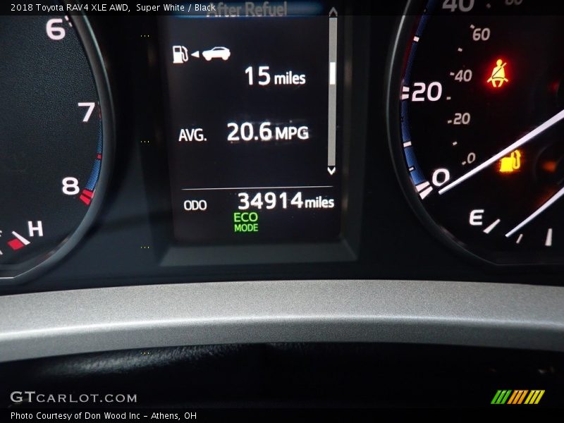 Super White / Black 2018 Toyota RAV4 XLE AWD