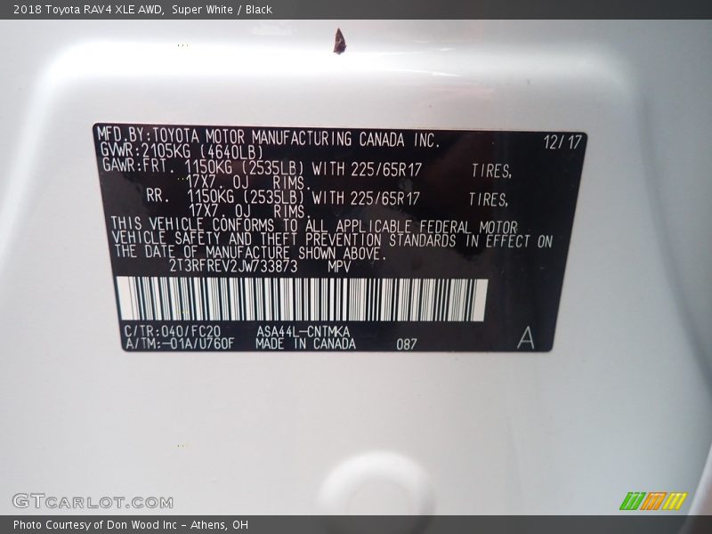 Super White / Black 2018 Toyota RAV4 XLE AWD