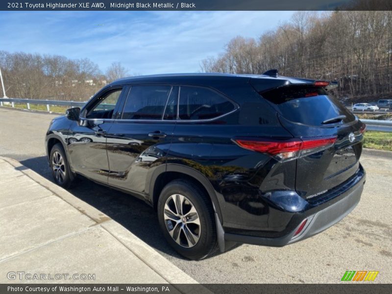 Midnight Black Metallic / Black 2021 Toyota Highlander XLE AWD