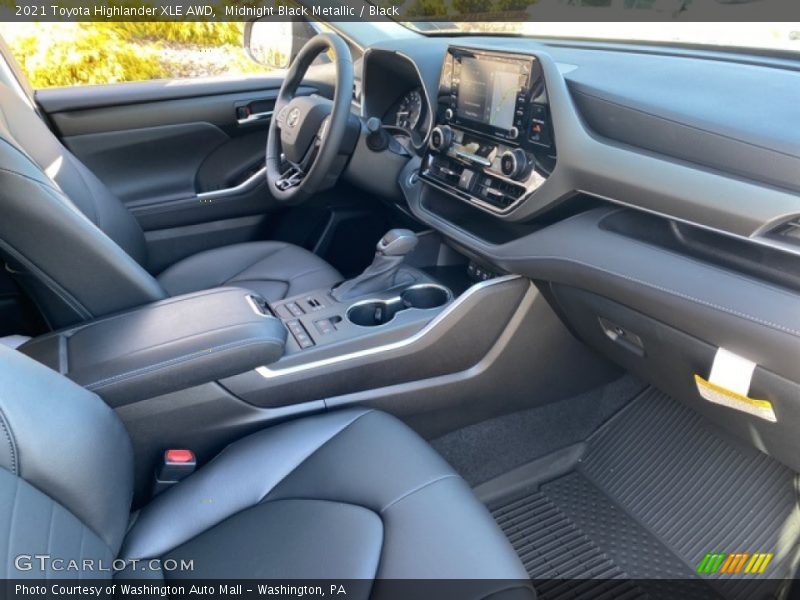 Midnight Black Metallic / Black 2021 Toyota Highlander XLE AWD