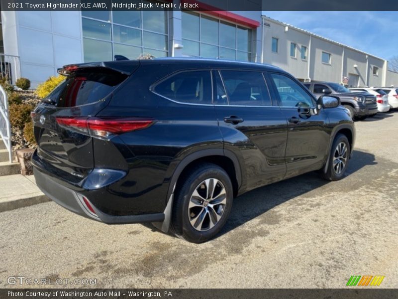 Midnight Black Metallic / Black 2021 Toyota Highlander XLE AWD