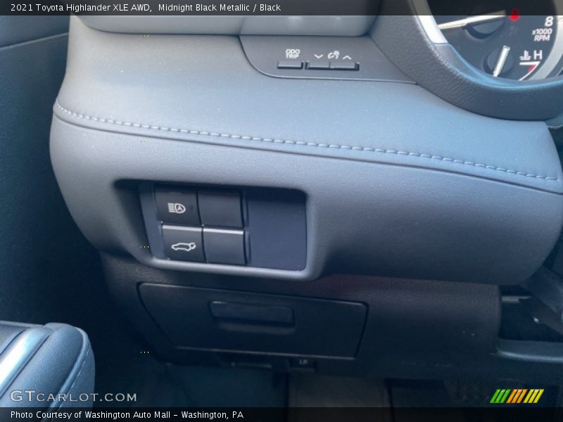 Midnight Black Metallic / Black 2021 Toyota Highlander XLE AWD